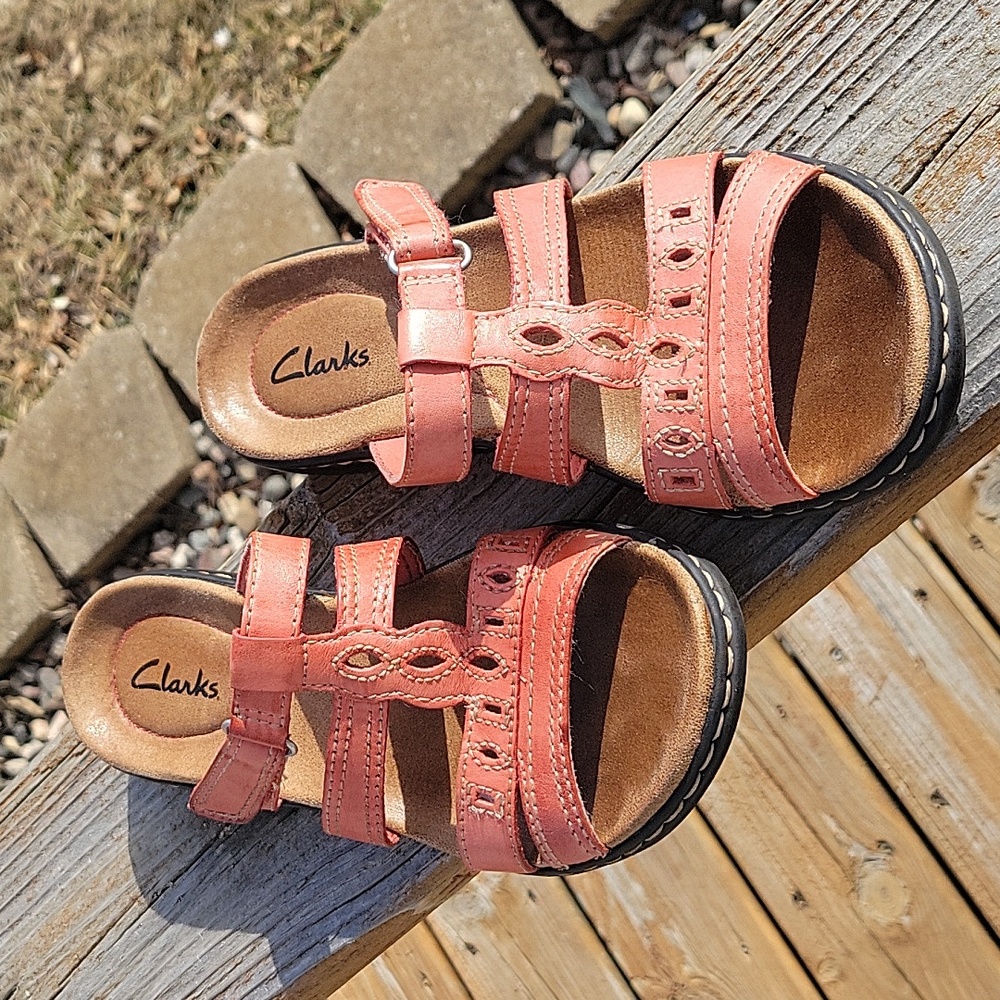 Clarks Leather Salmon Coral Color Strappy Sandal. Women's Size 7 Med. - Picture 8 of 11